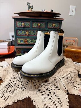 Dr. Martens 2976 Yellow Stitch Smooth Leather Chelsea Boot NWT